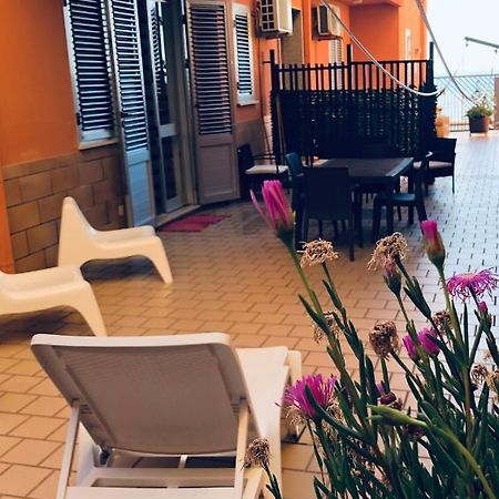Casa Vacanze Kristel 巴莱斯特拉泰 外观 照片