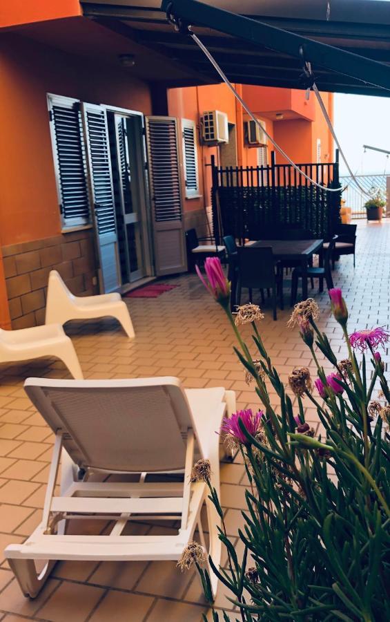 Casa Vacanze Kristel 巴莱斯特拉泰 外观 照片