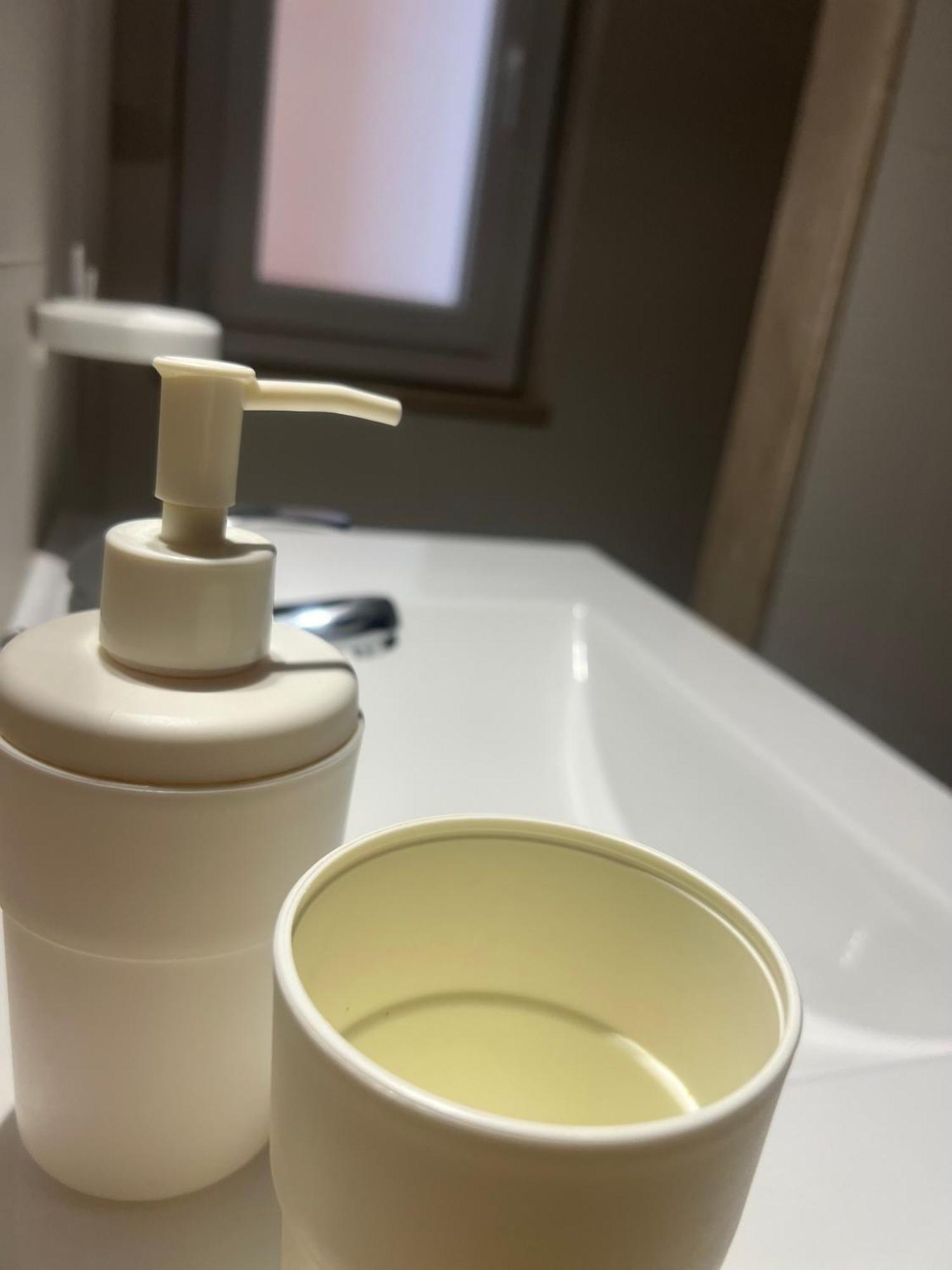 Casa Vacanze Kristel 巴莱斯特拉泰 外观 照片
